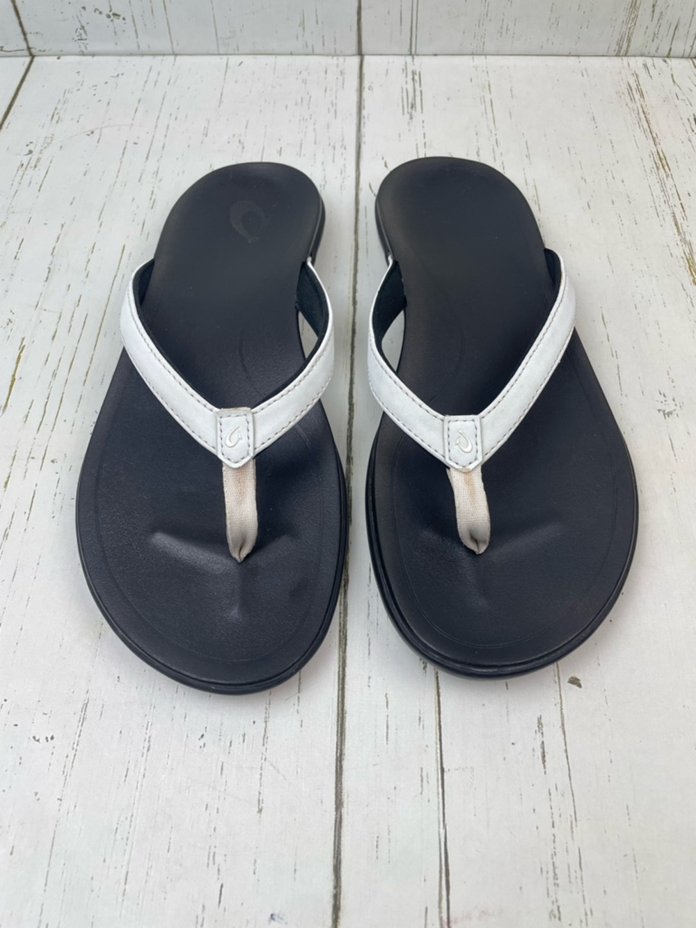 OluKai‎ Women’s Ho’opio Malua’’ Sandals *Black/White